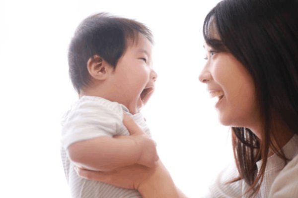 口腔期不滿足會怎樣？寶寶口腔期注意事項&如何滿足嬰兒口慾