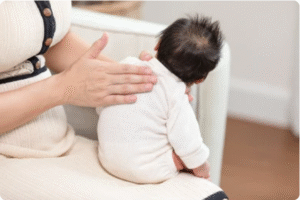 新生兒打嗝可以躺著嗎