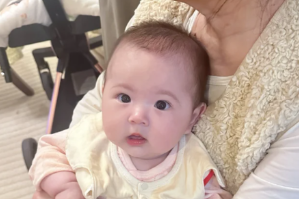 如何讓寶寶頭髮長的快？嬰兒頭髮少怎麼辦？專家詳解原因、方法