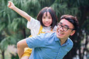 父亲陪伴我們健康成長，父親節到了，對他說出真摯的感謝吧